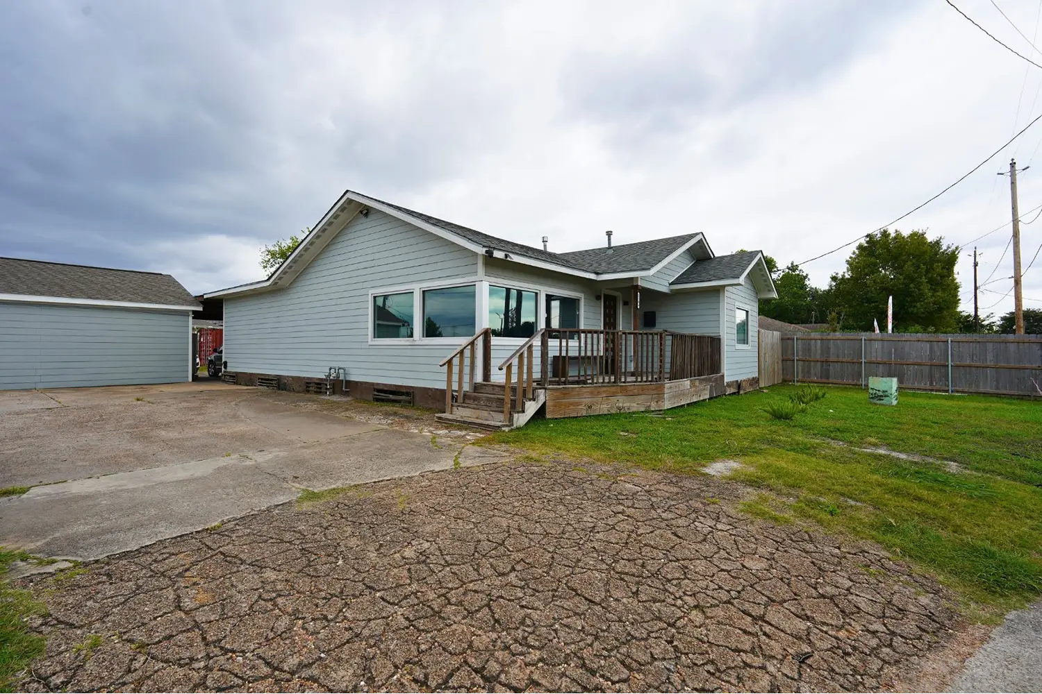 2106 Antoine Dr (1)