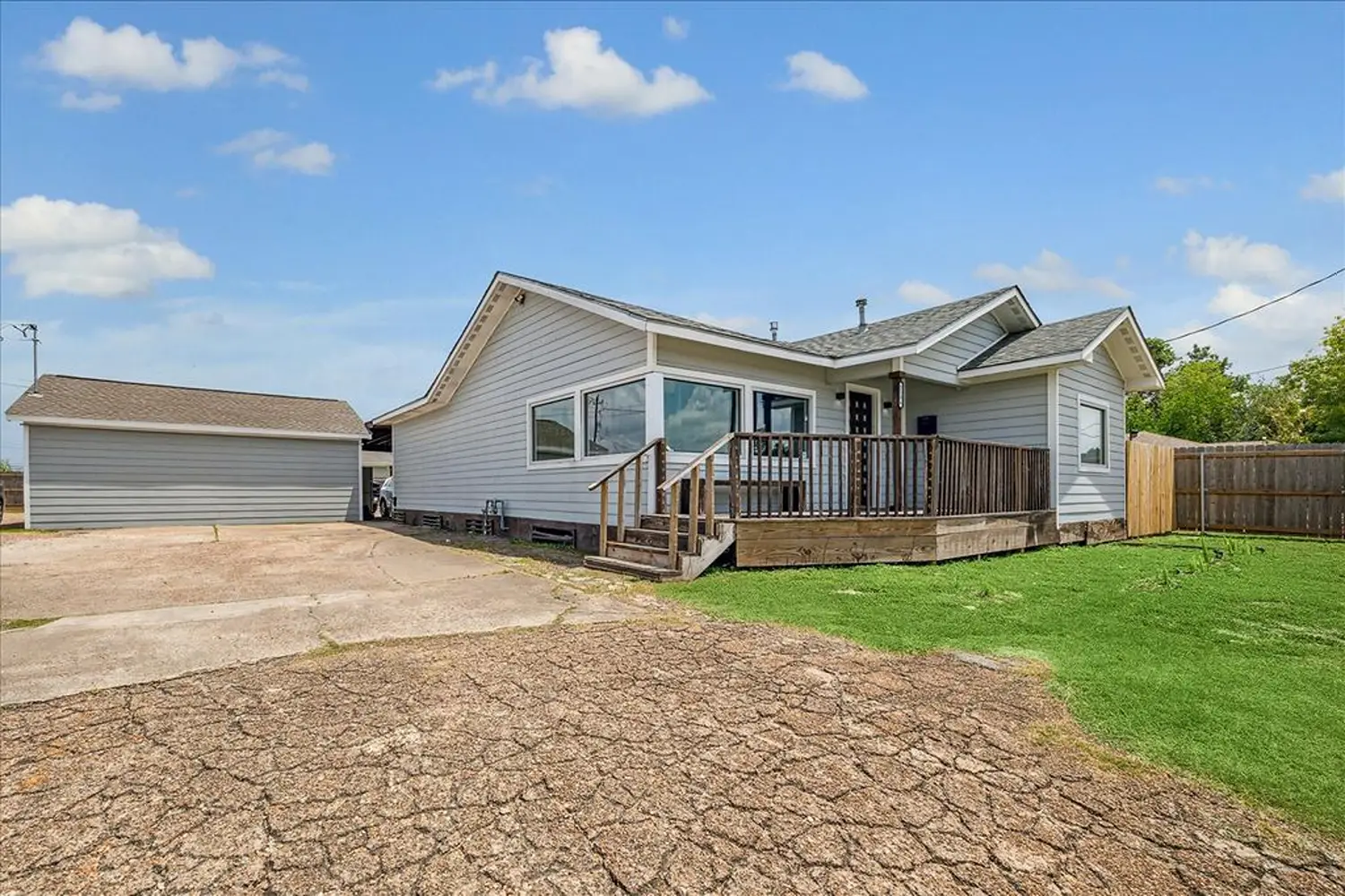 2106 Antoine Dr (10)