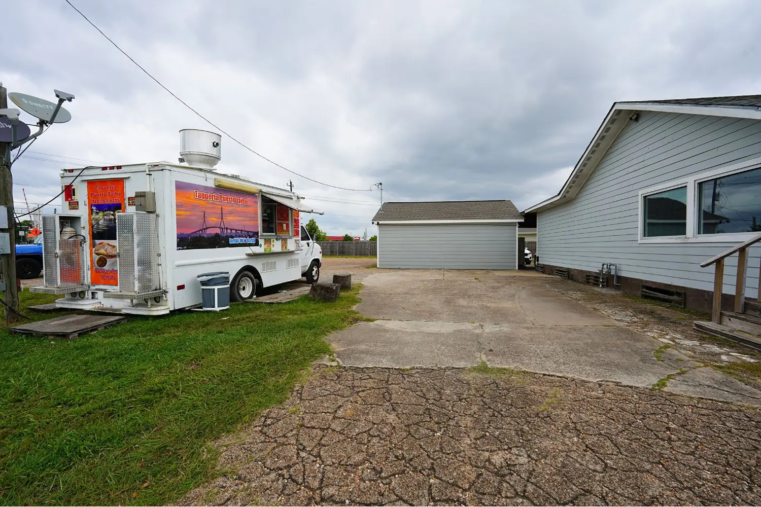 2106 Antoine Dr (2)